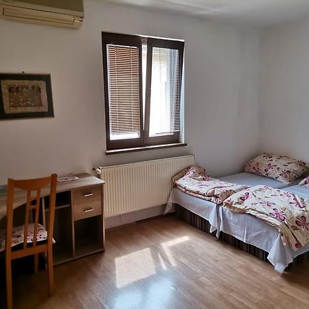 Anh' Private Rooms For Tourist Братислава Екстер'єр фото