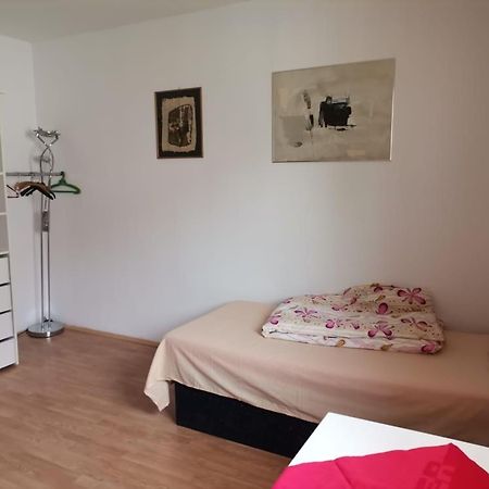 Anh' Private Rooms For Tourist Братислава Екстер'єр фото