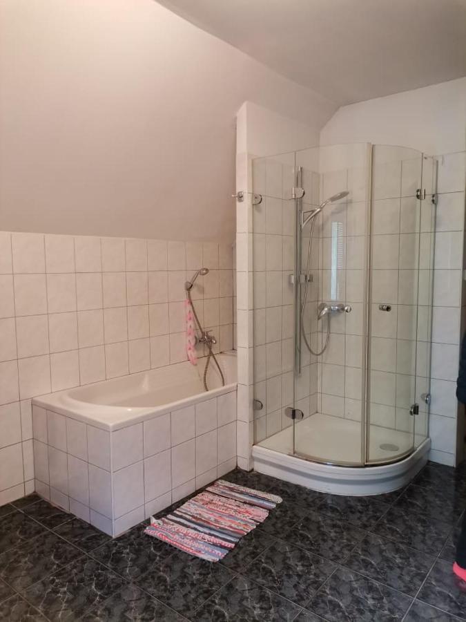 Anh' Private Rooms For Tourist Братислава Екстер'єр фото