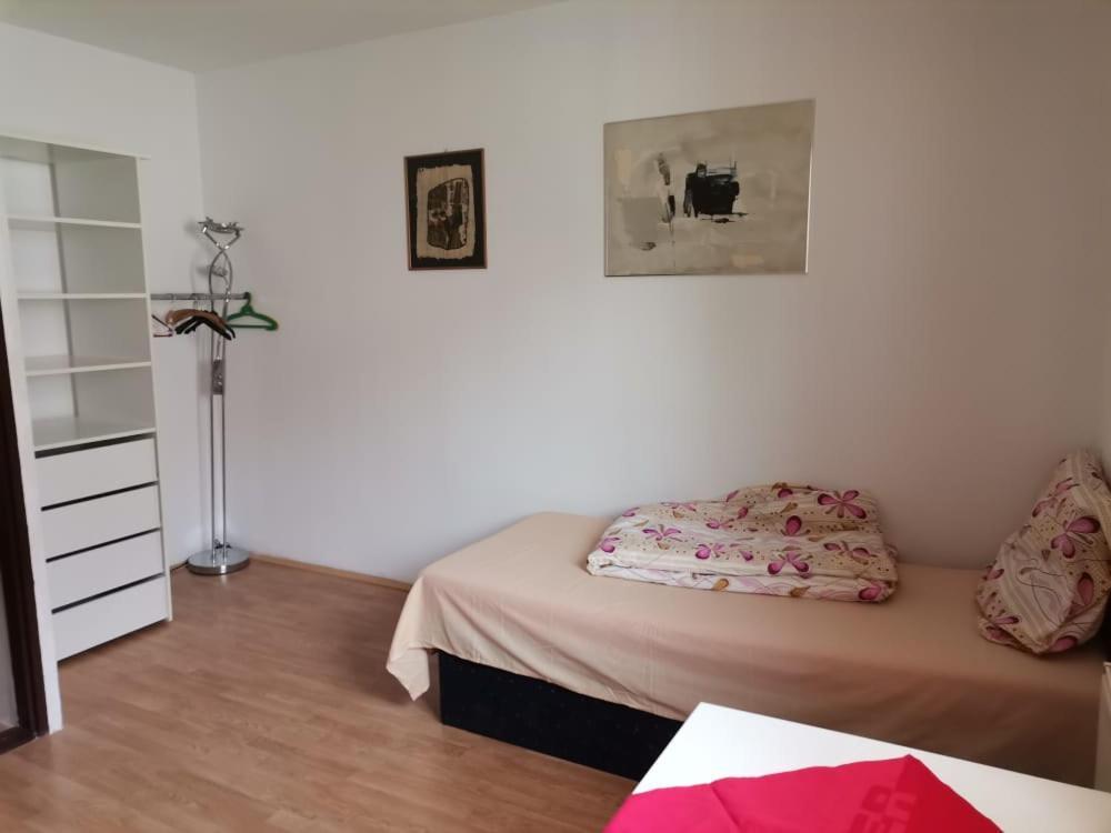 Anh' Private Rooms For Tourist Братислава Екстер'єр фото
