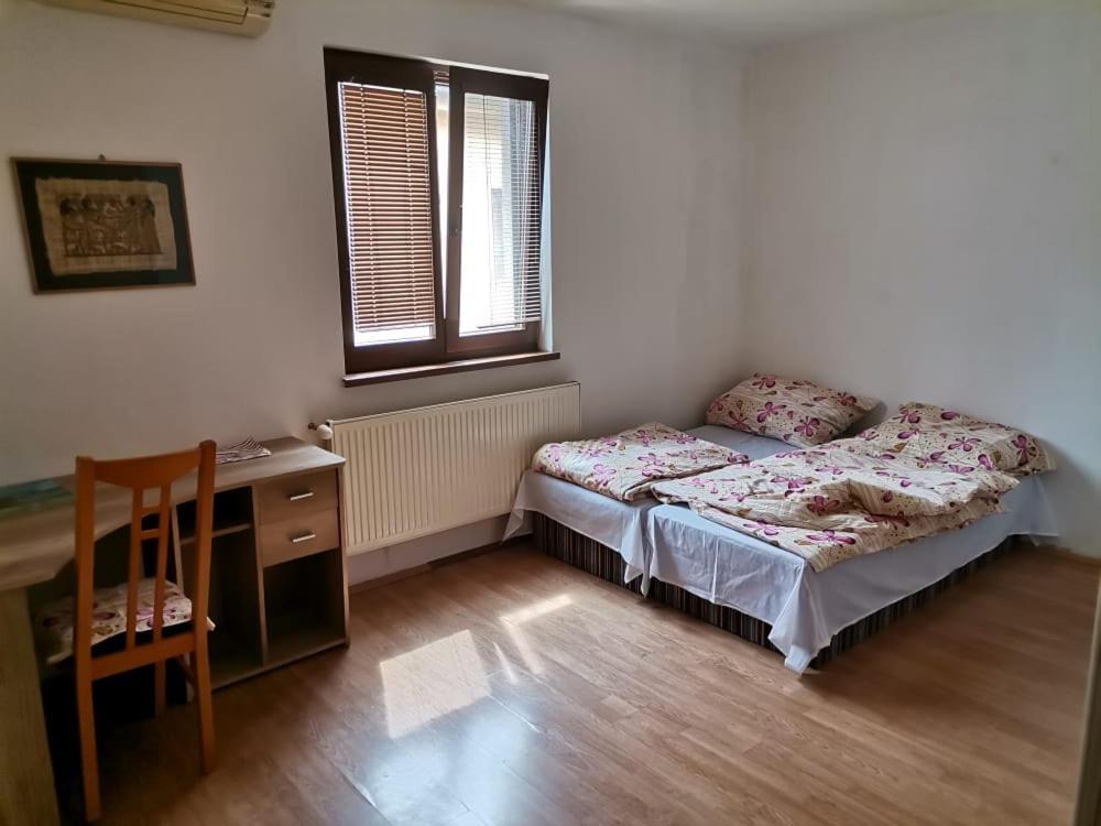 Anh' Private Rooms For Tourist Братислава Екстер'єр фото